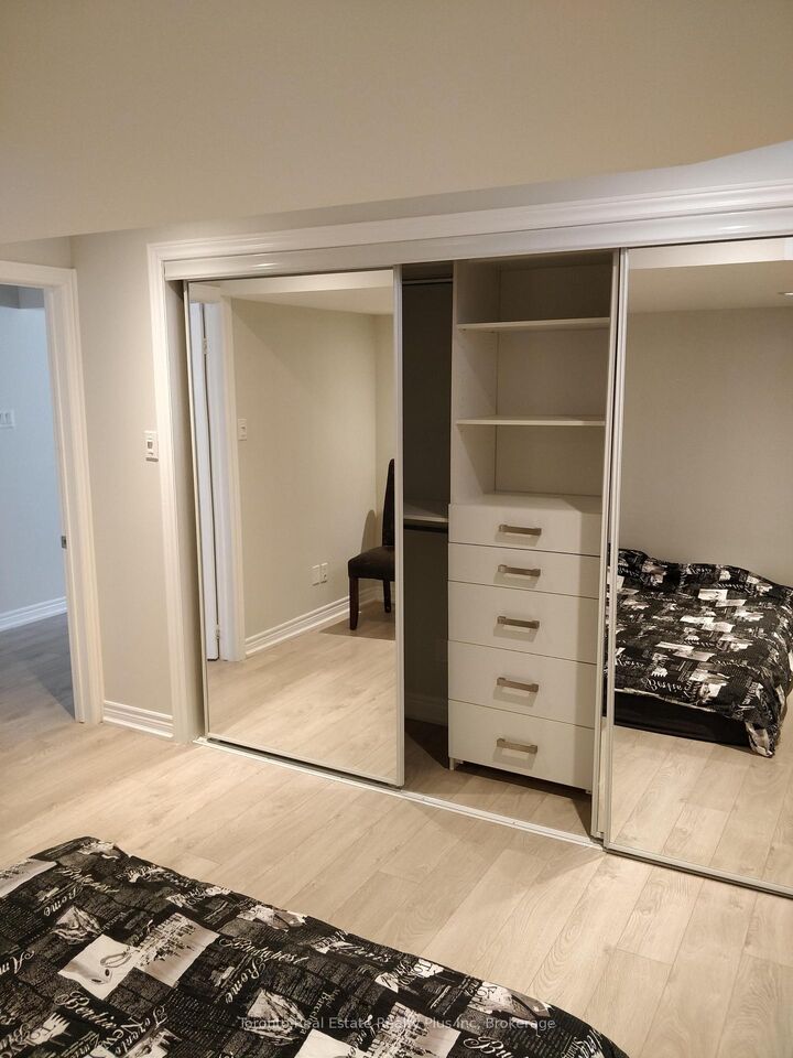 Property Photo:  21 Delphinium Avenue  ON L4E 4N6 