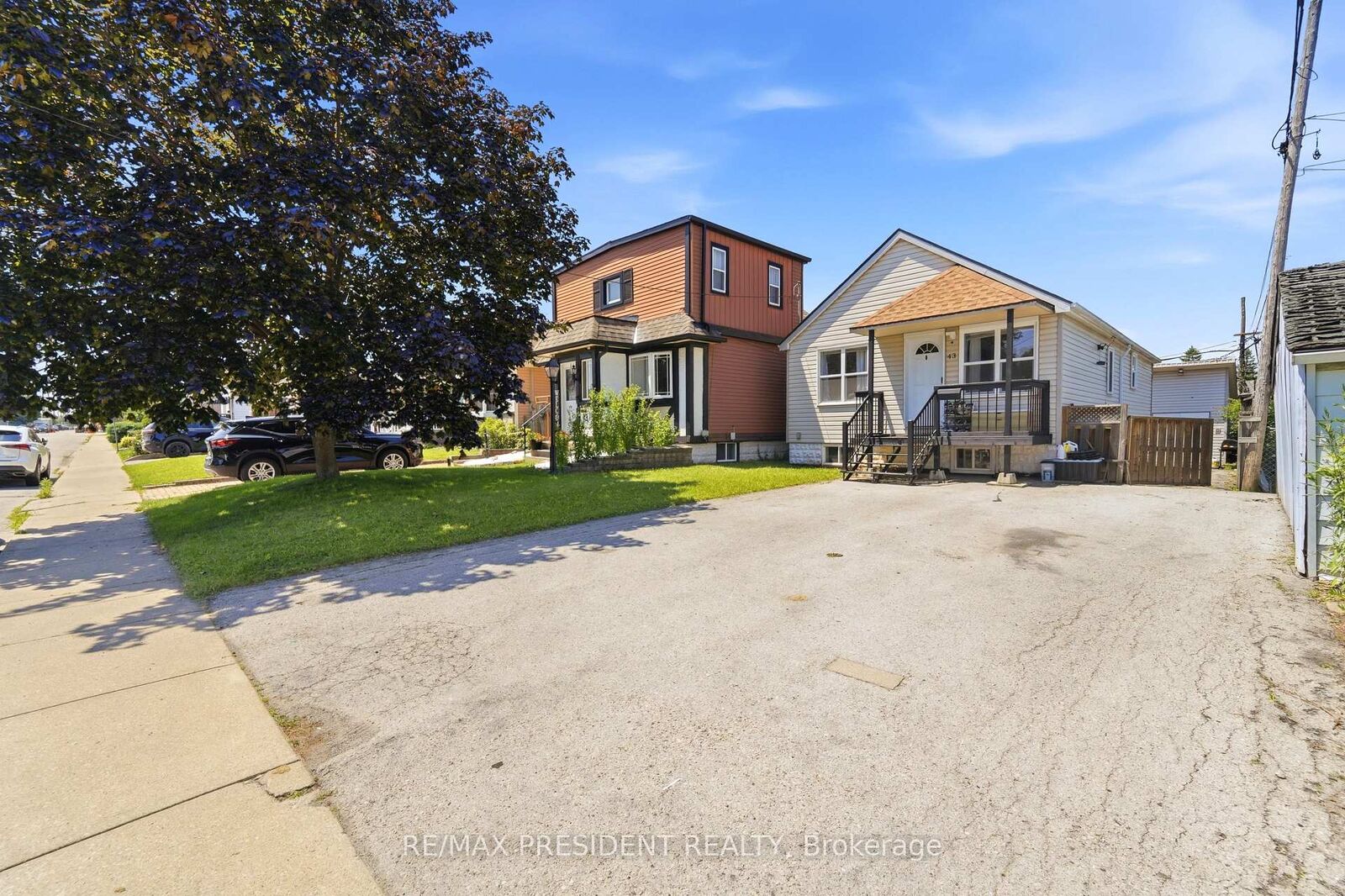 Property Photo:  43 Adair Avenue N  ON L8H 6A5 