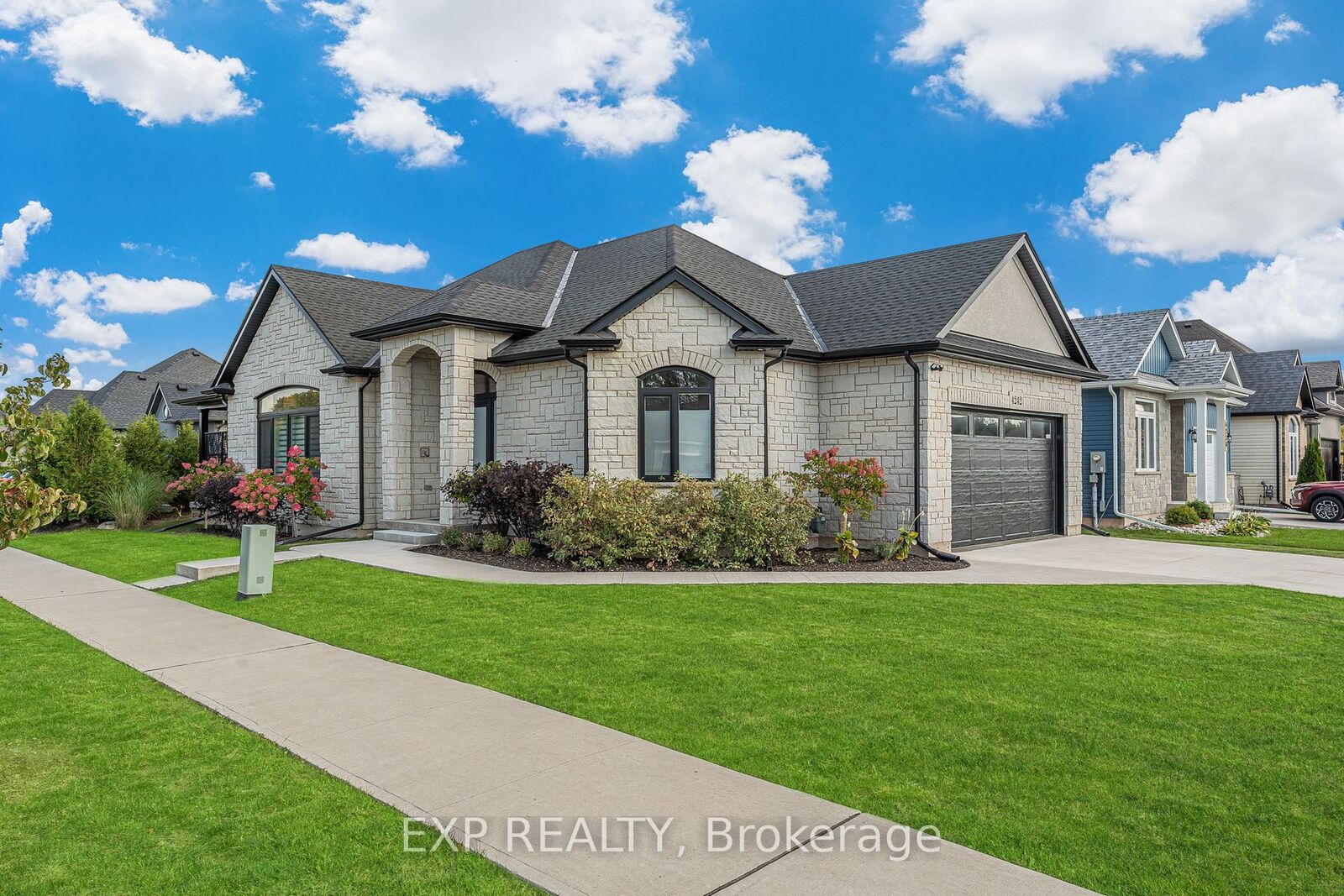 Property Photo:  4242 Village Creek Drive  ON L0S 1S0 