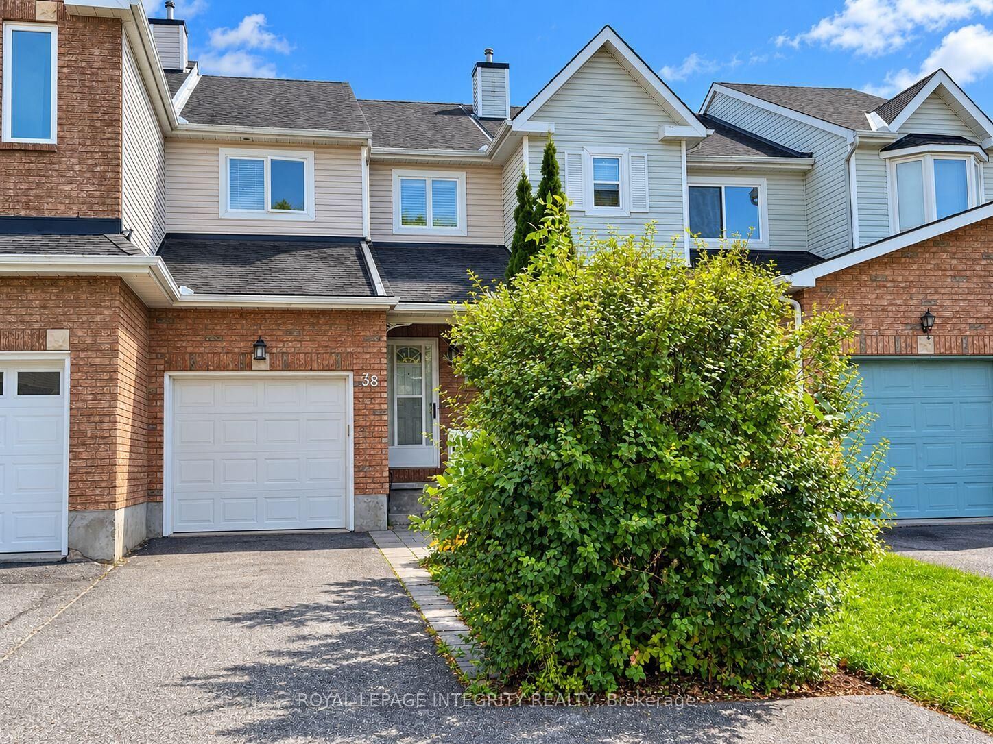 Property Photo:  38 Redpath Drive  ON K2G 6E4 