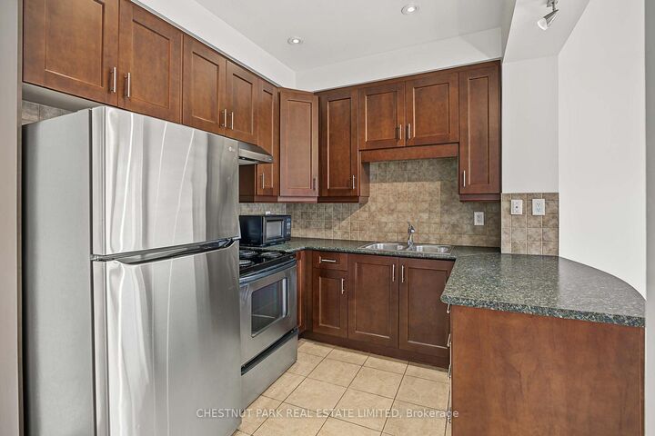 Property Photo:  48 Grace Street Main  ON M6J 2S2 
