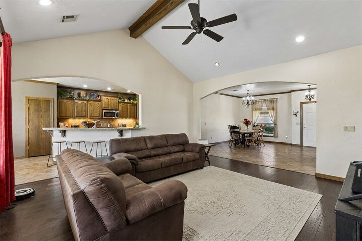 Property Photo: 923 S Country Club Drive OK 74023