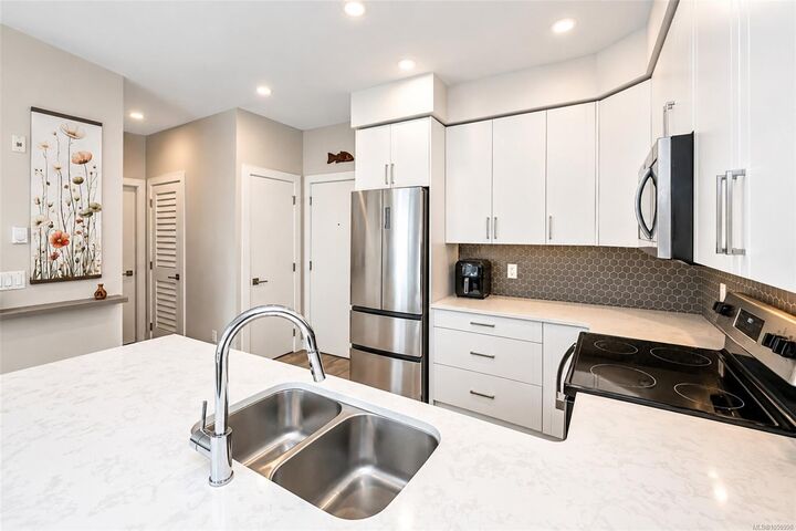 Property Photo:  280 Island Hwy #408  BC V9B 1G5 