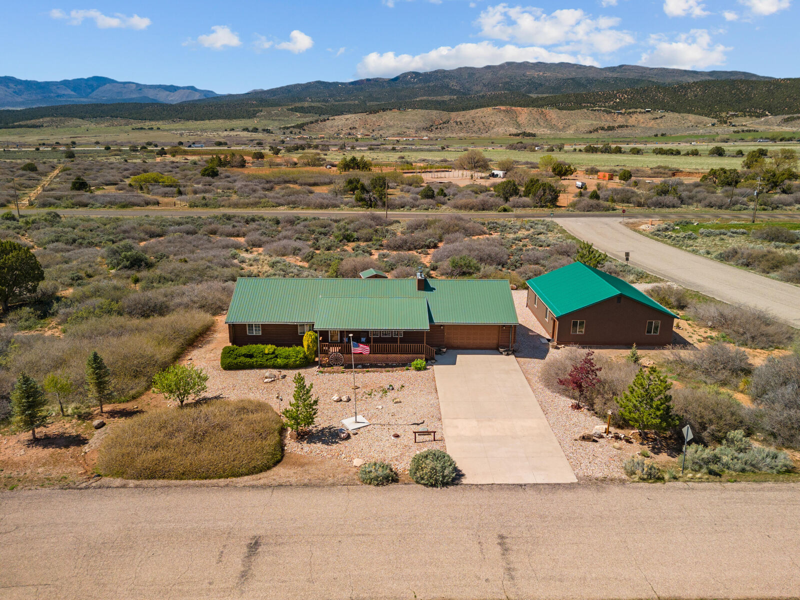 Property Photo:  921 W Chuwi Path  UT 84742 