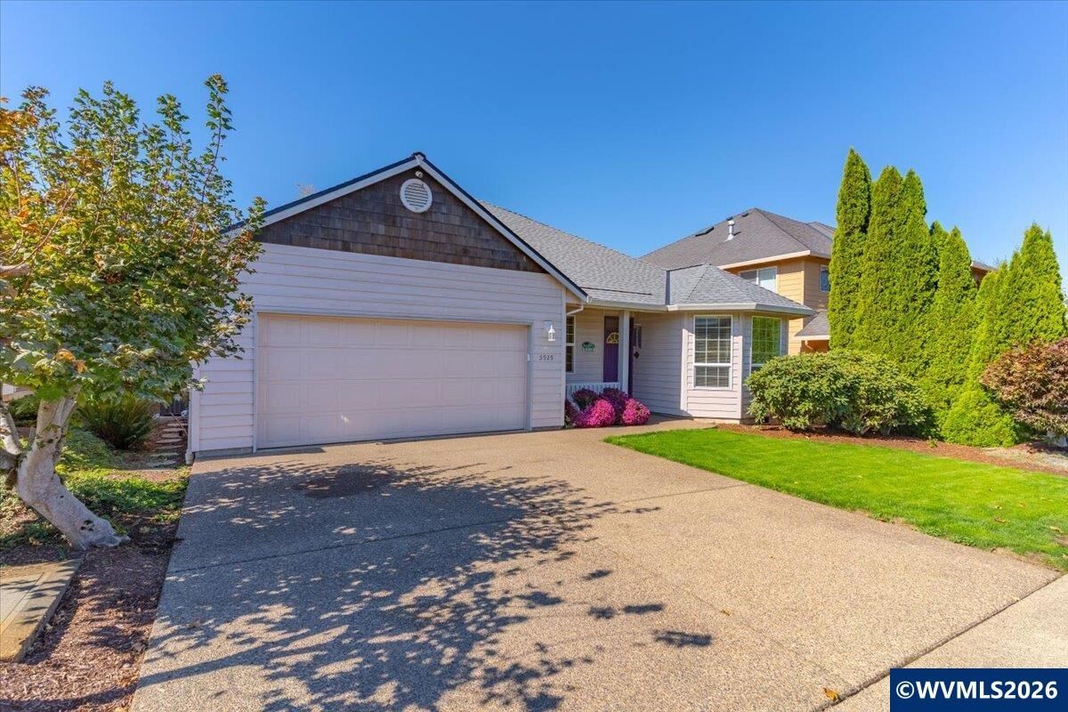 Property Photo: 5929 Sawgrass St SE OR 97306