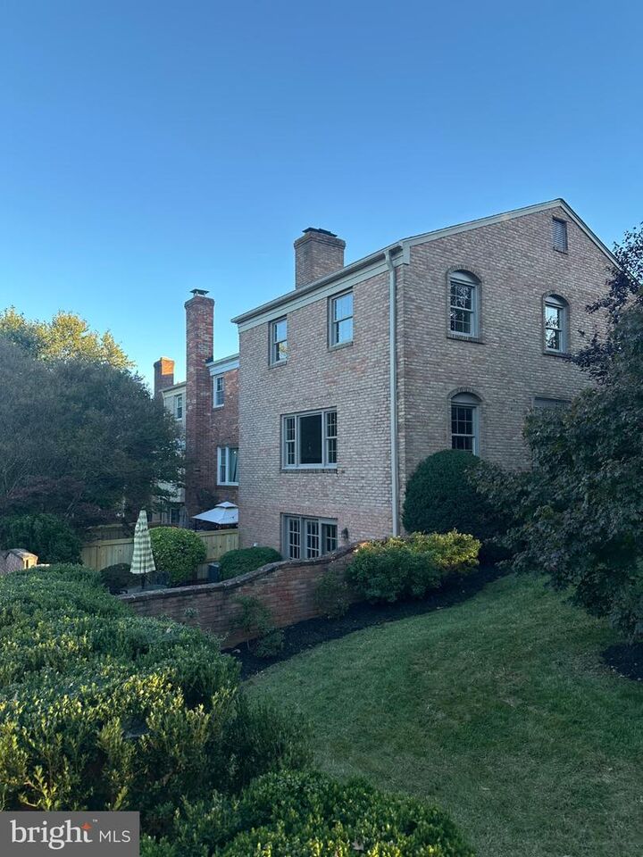 Property Photo:  3171 Stonehurst Drive  VA 22031 