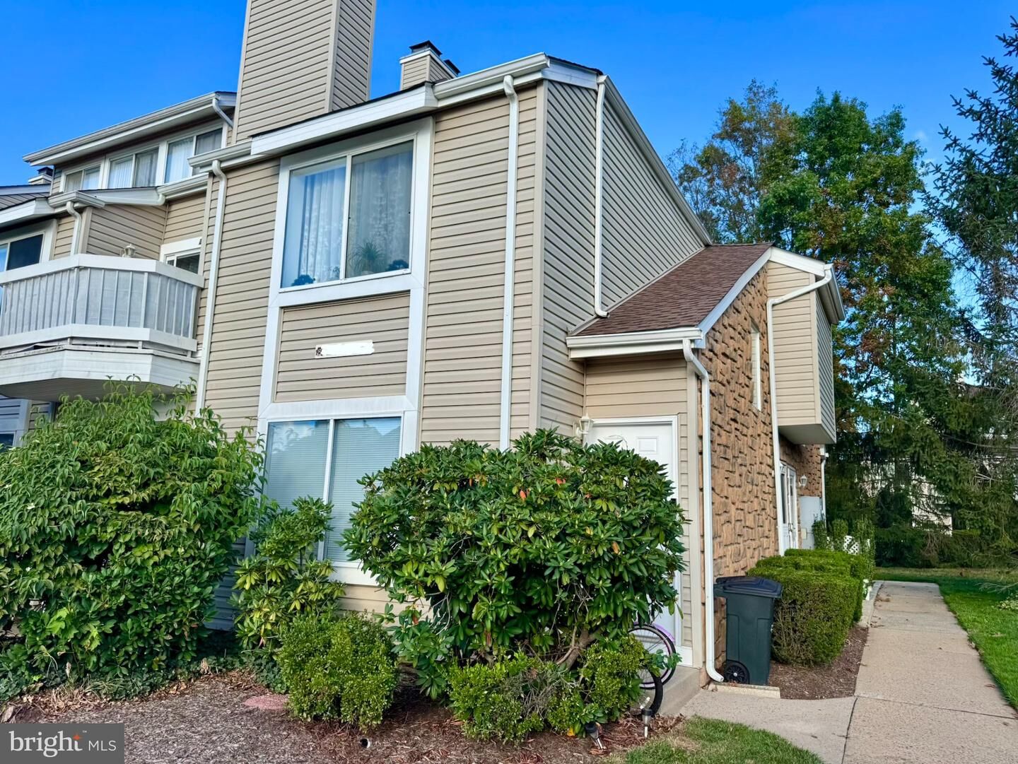 Property Photo:  29 Farnham Square  NJ 08859 