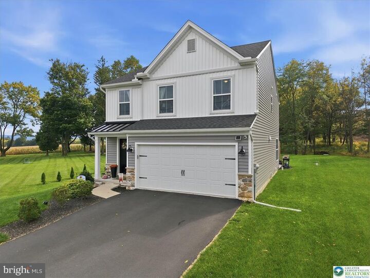 Property Photo:  9524 Newtown Road  PA 18031 