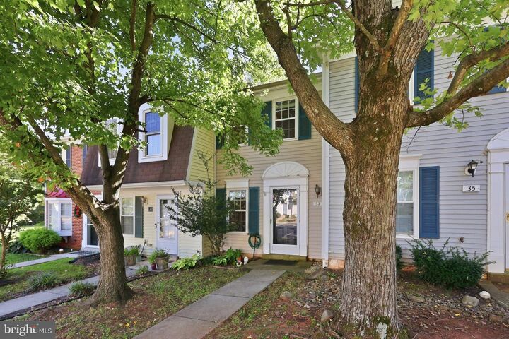 Property Photo:  33 Alden Court  VA 20165 