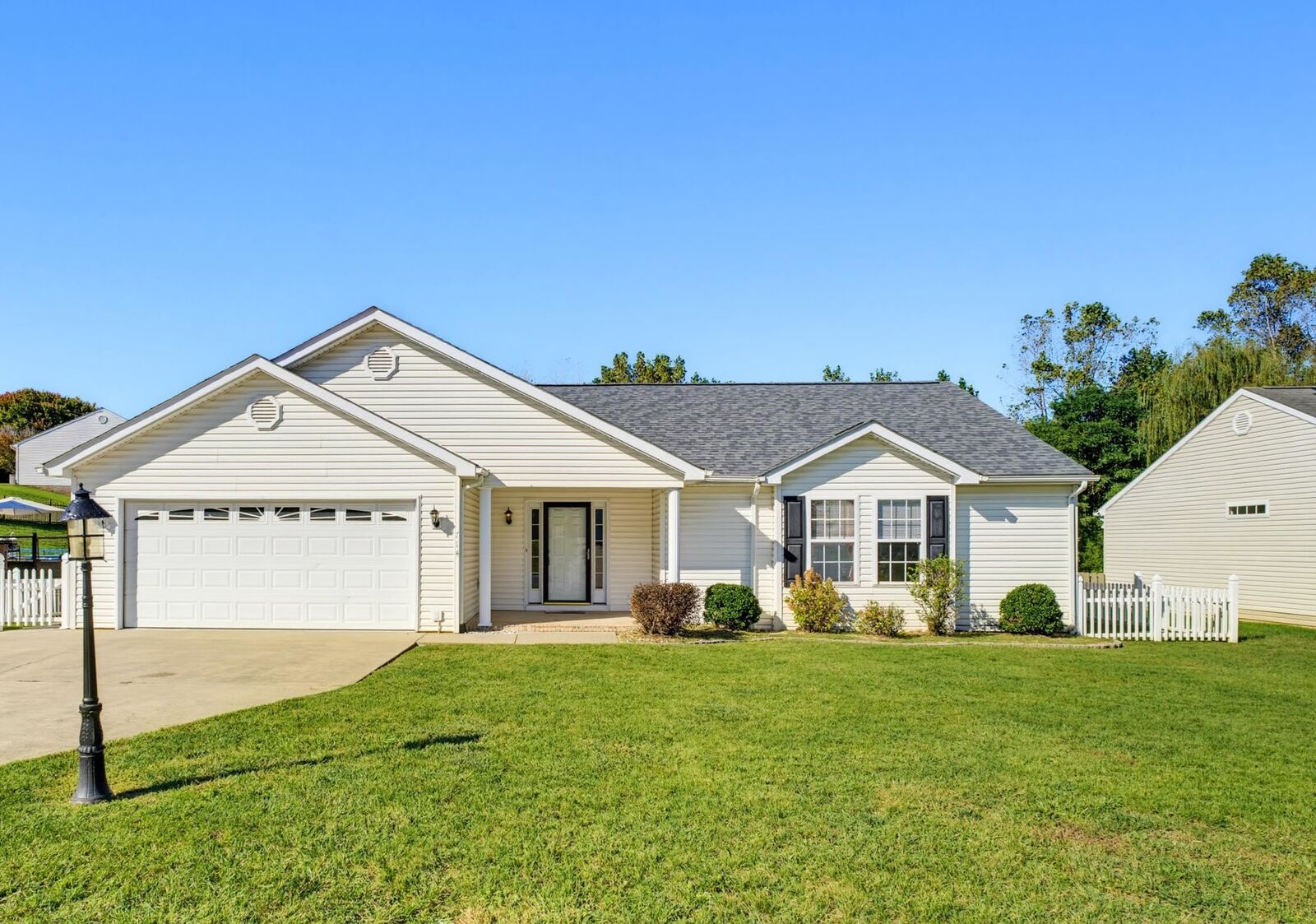 Property Photo: 714 Ritchie Blvd VA 24401