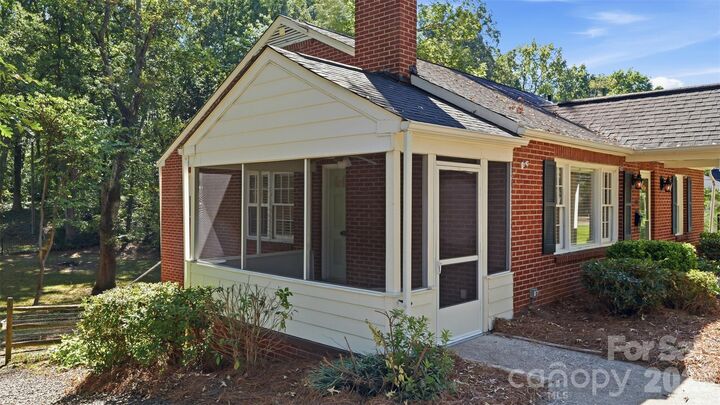 Property Photo: 1004 S South Street NC 28052