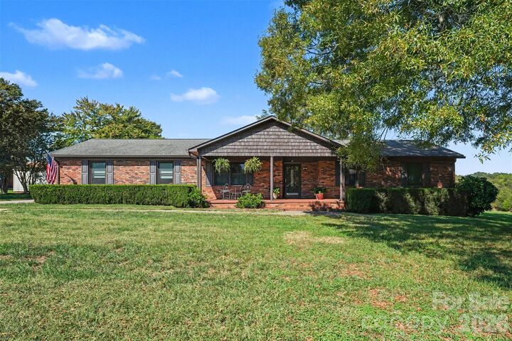 Property Photo:  117 Oak Hill Lane  NC 28625 