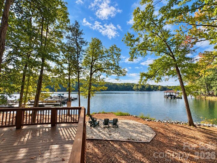 Property Photo: 8149 Merryvale Lane NC 28214
