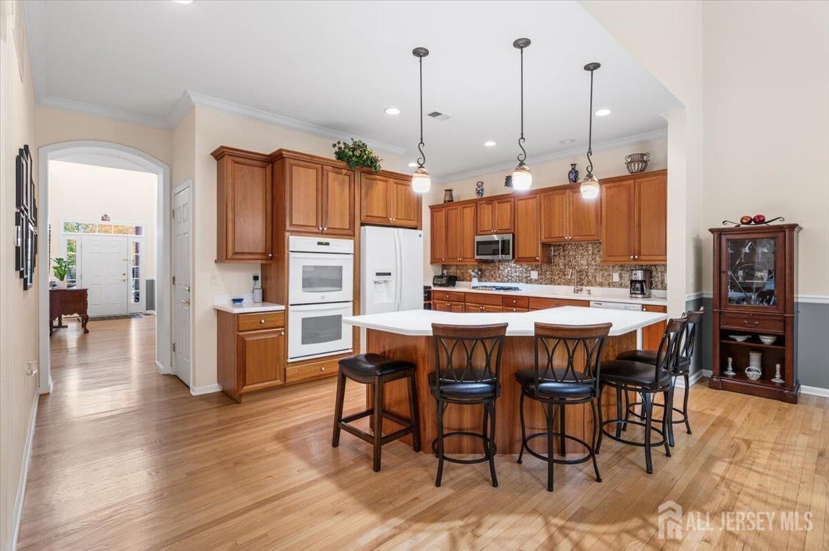 Property Photo:  11 Vanderbilt Court  NJ 08857 