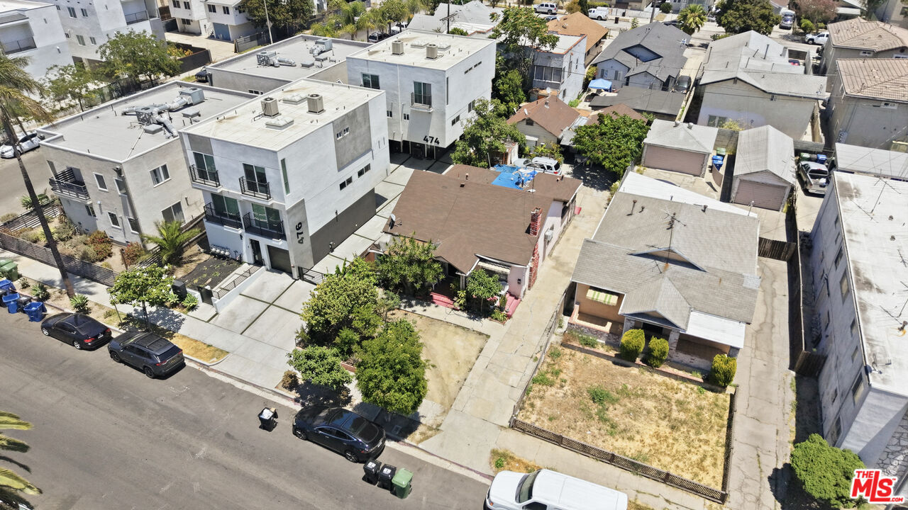 Property Photo:  472 N Oxford Ave  CA 90004 