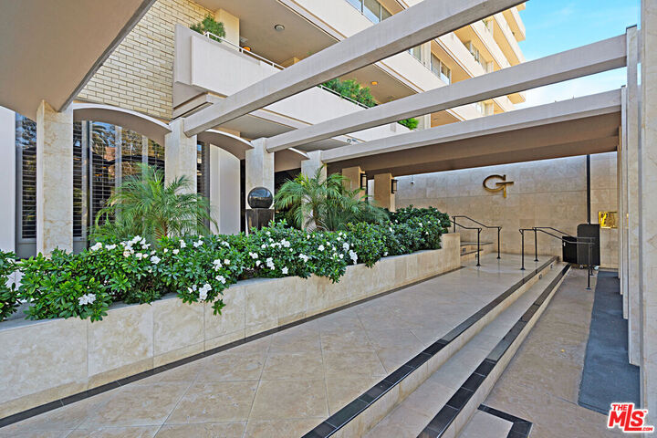 Property Photo:  1333 S Beverly Glen, Unit 302  CA 90024 