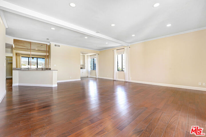 Property Photo:  1101 Rexford Dr, Unit 303  CA 90035 