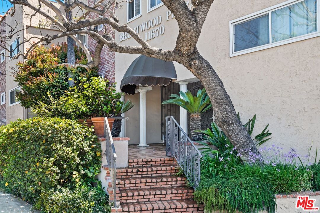 Property Photo:  11670 W Sunset Blvd, Unit 109  CA 90049 