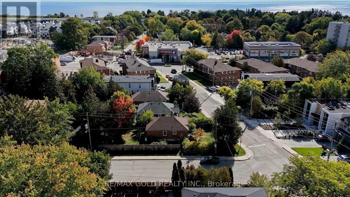 Property Photo: 11 Pine Avenue North ON L5H 2P7