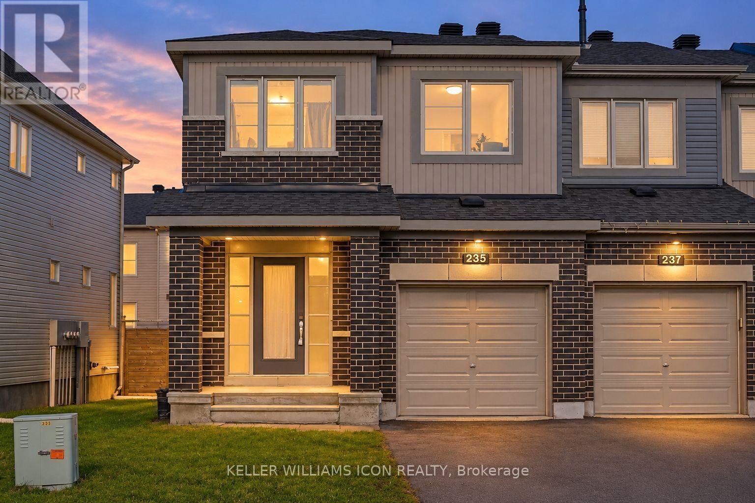 Property Photo:  235 Bandelier Way  ON K2C 0C1 