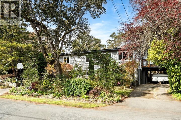 Property Photo:  994 Ridgeway Street  BC V8X 3C4 