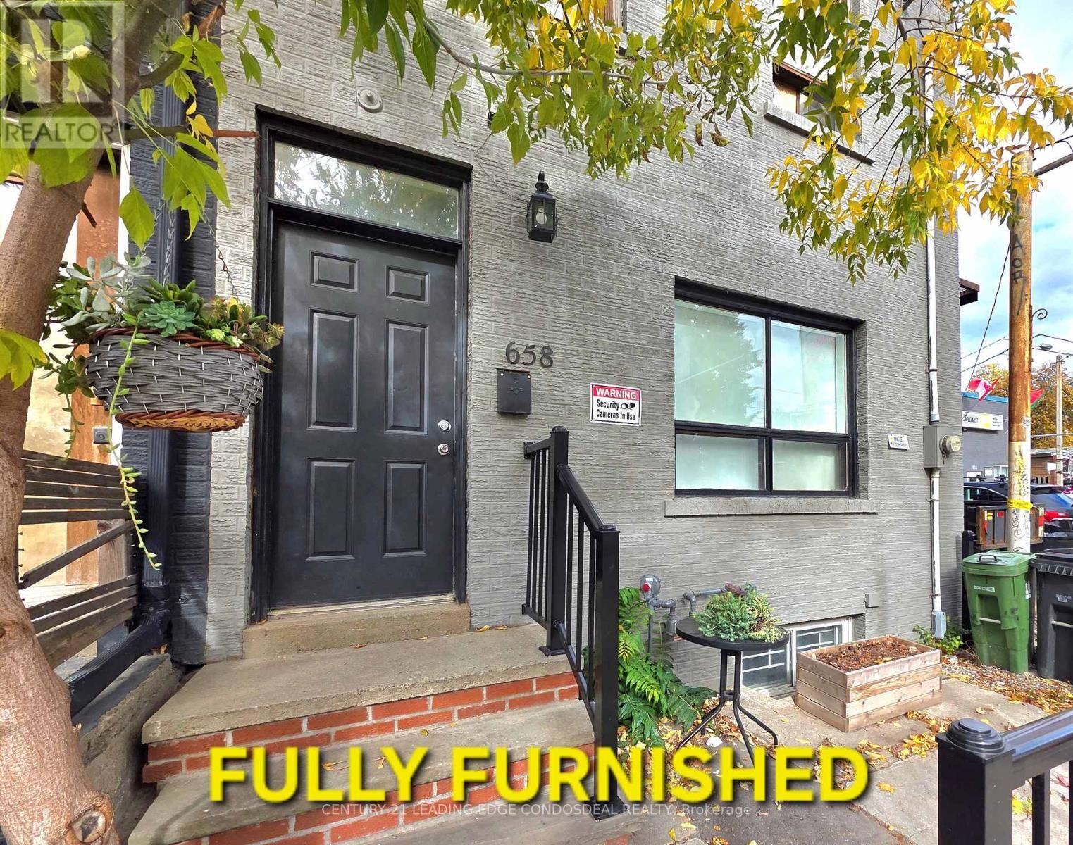 Property Photo:  658 Dundas Street West 2B  ON M5T 1H9 