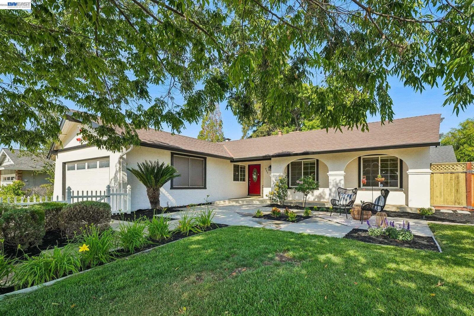 Property Photo:  933 Algonquin Ave  CA 94551 