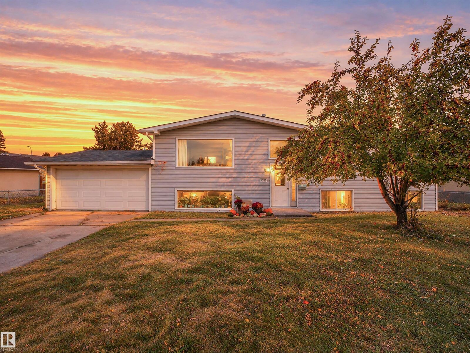Property Photo:  5535 55A Street  AB T9A 2A7 