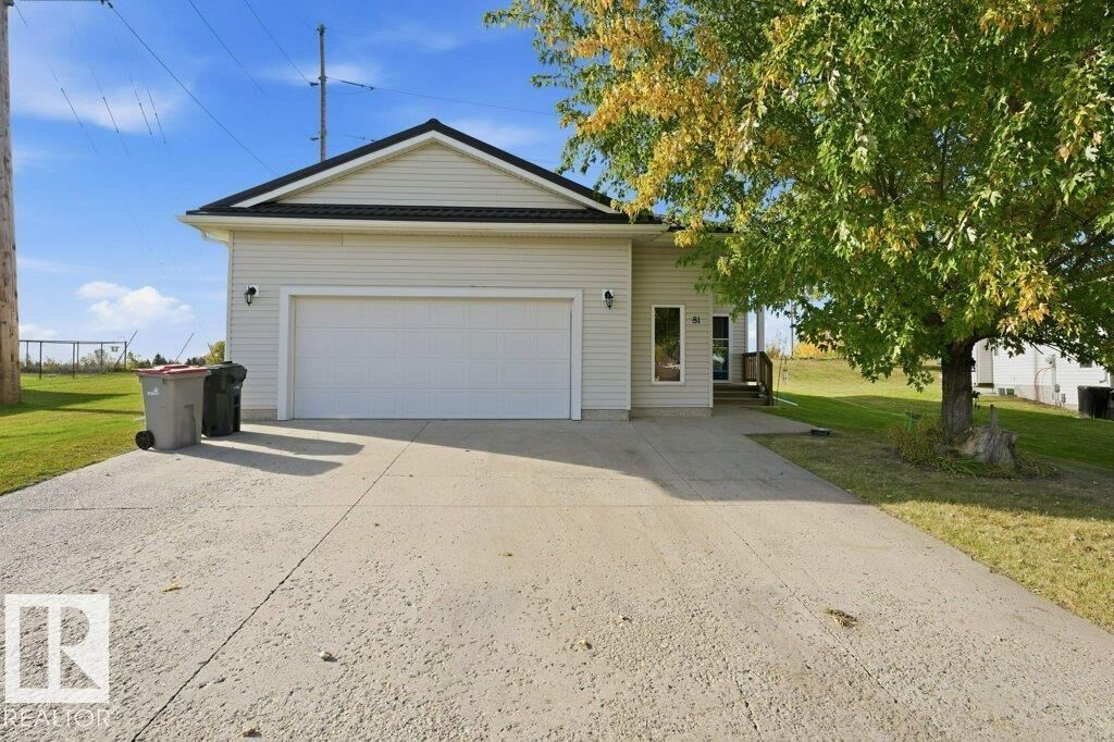 Property Photo:  81 Grayridge Crescent  AB T7Z 0A1 