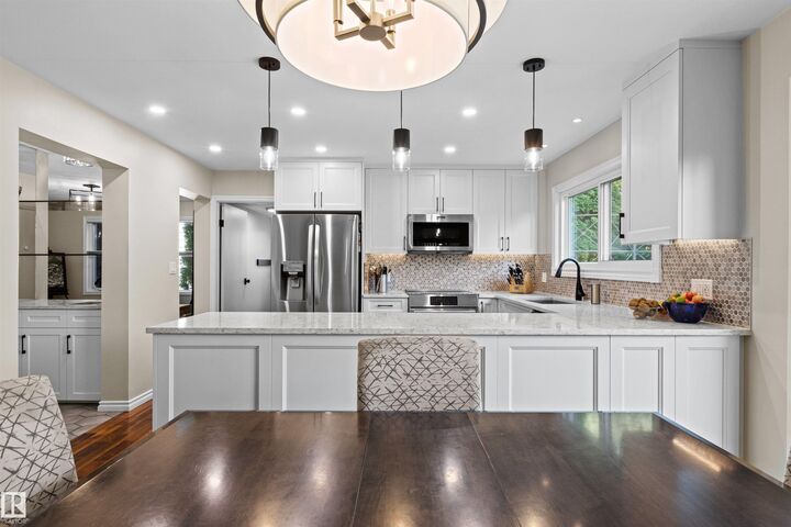 Property Photo:  11118 23A Avenue NW  AB T6J 4N9 