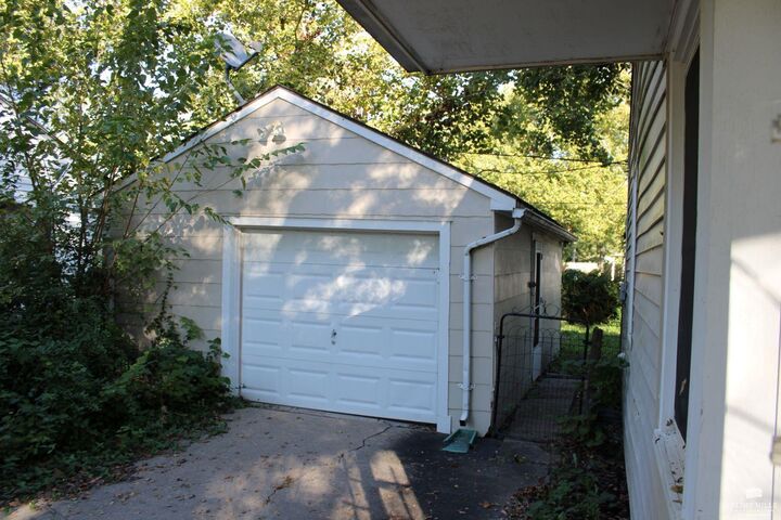 Property Photo: 2124 Sloan Street KS 66502