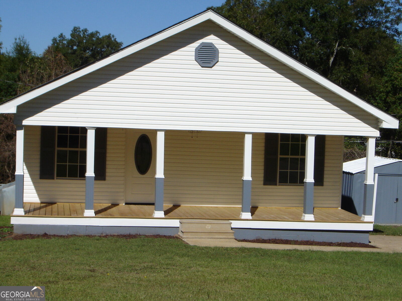 Property Photo: 1703 E 3rd Court AL 36863
