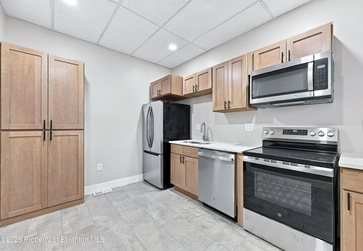 Property Photo:  1140 Olive Street Apt 3  PA 18510 