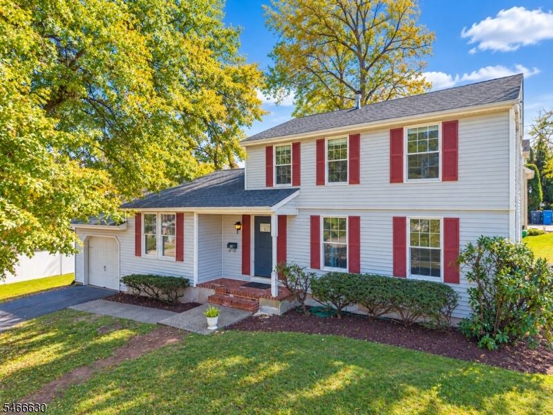 Property Photo:  32 Smith St  NJ 08840 