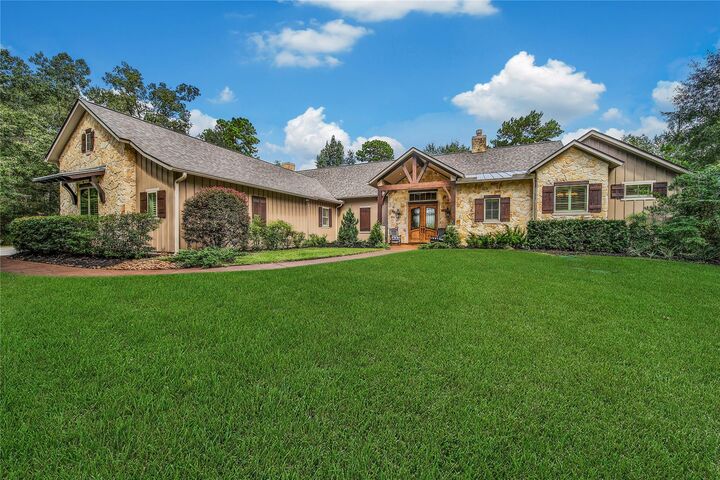 Property Photo: 240 Lakeside Hills Drive TX 77316
