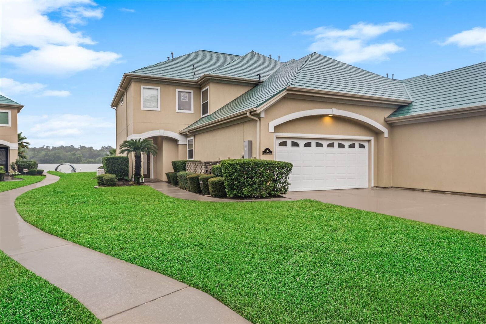 Property Photo:  147 W Palm Boulevard  TX 77356 