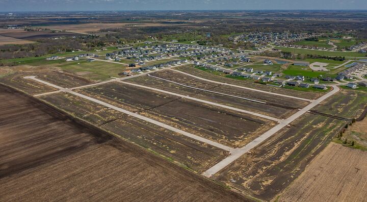 Property Photo:  950 Winterberry Drive  IA 50124 