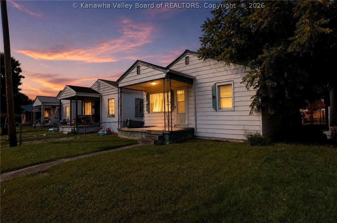 Property Photo:  111 Oak Street  WV 25177 