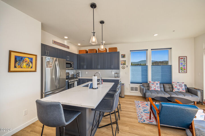 Property Photo: 920 SW 48th Street 2 OR 97367