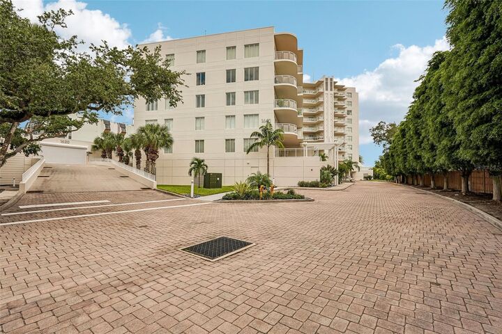 Property Photo:  1640 Summerhouse Lane 40  FL 34242 