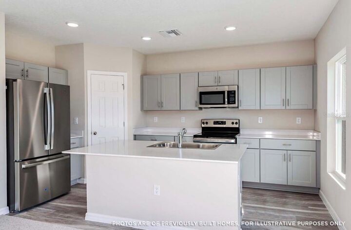 Property Photo:  12665 Tannencrest Drive  FL 33579 