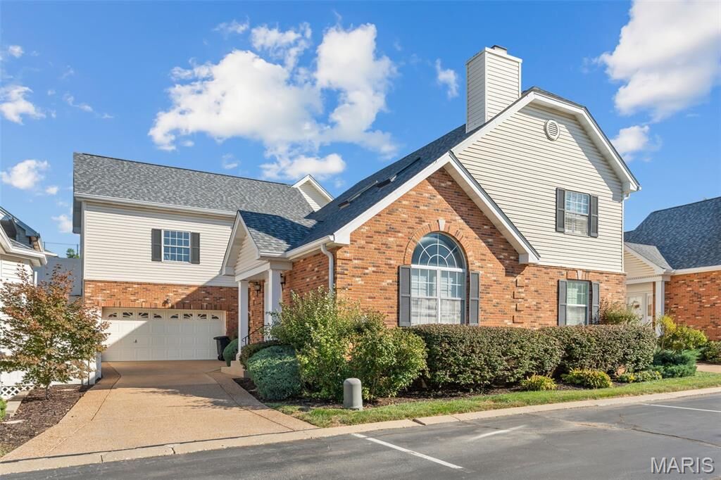 Property Photo:  7463 Woodlawn Colonial Lane  MO 63119 