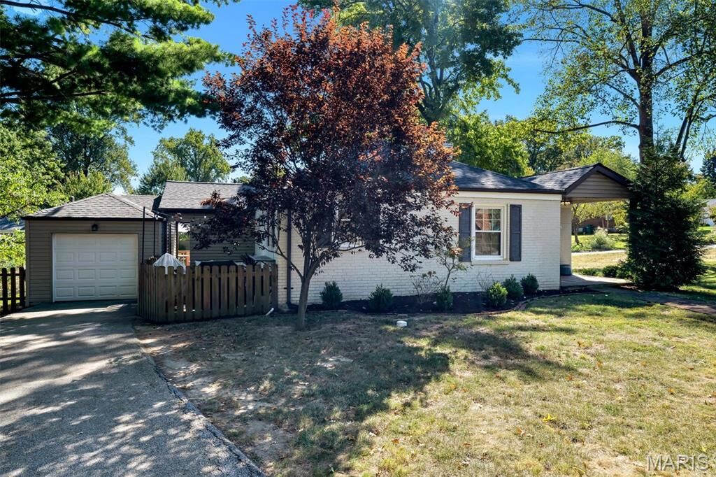 Property Photo: 404 Cannonbury Drive MO 63119