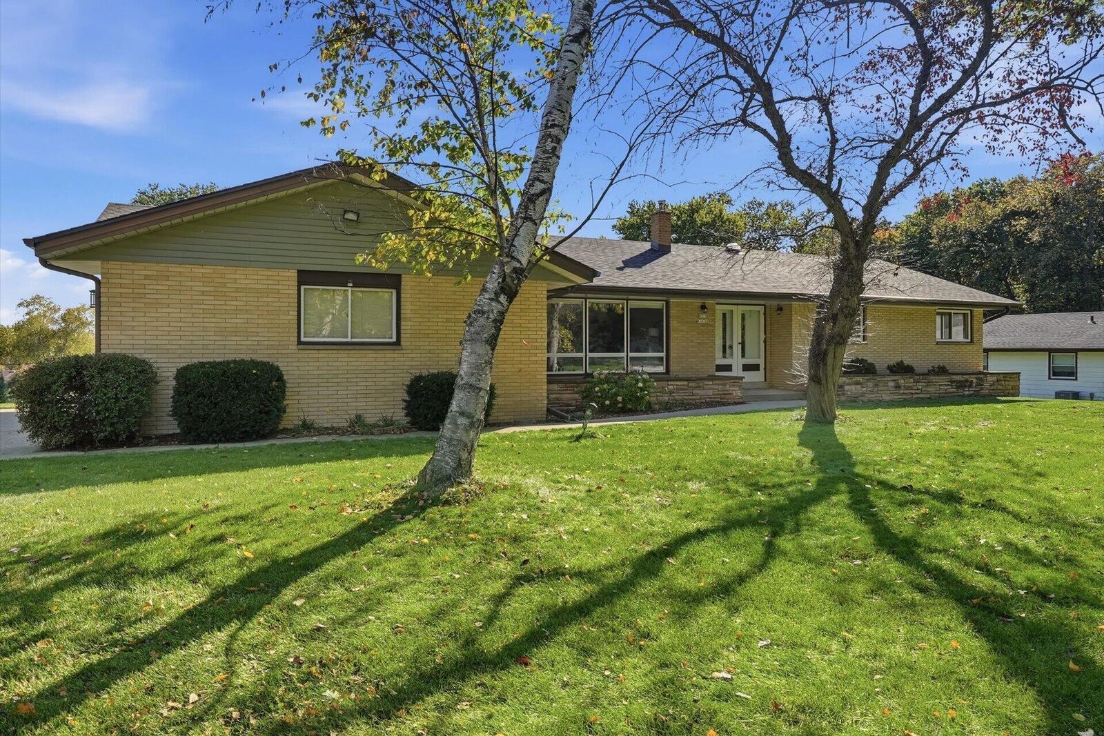 Property Photo: W215n10122 Hickory Dr WI 53017