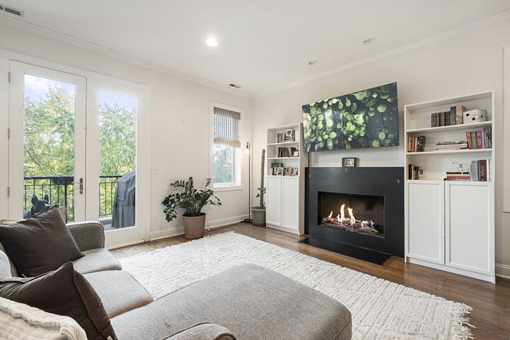 Property Photo:  2550 W Logan Boulevard 3F  IL 60647 