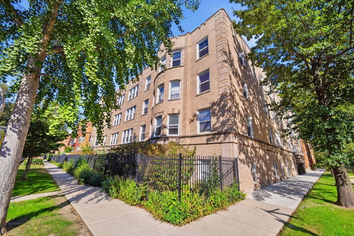 Property Photo:  6305 N Claremont Avenue 1  IL 60659 