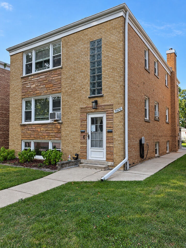 Property Photo:  5670 W Higgins Avenue 2  IL 60630 