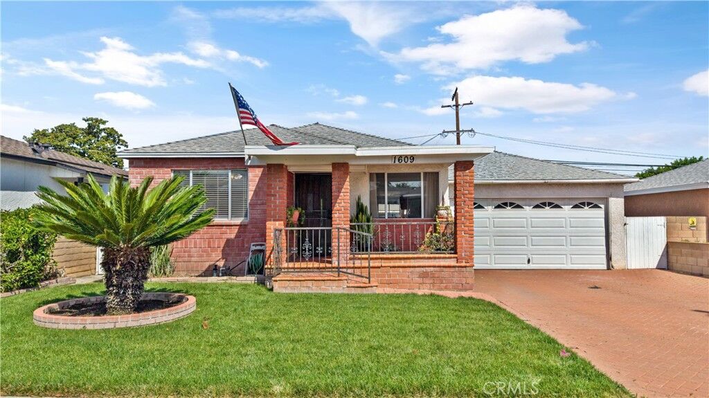 Property Photo:  1609 E Silva  CA 90807 