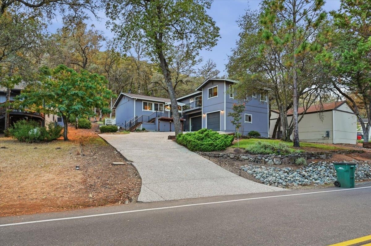 Property Photo:  