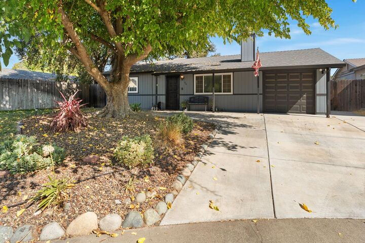 Property Photo:  30 E Al Court  CA 95838 